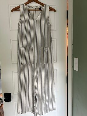 Universal Thread Striped Sleeveless Wide-Leg Jumpsuit in White and Black